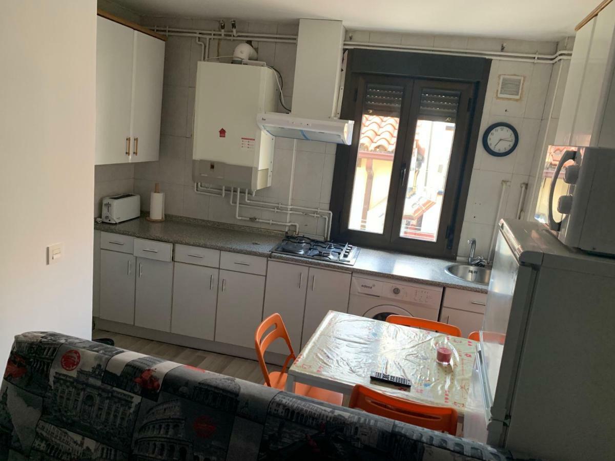 Piso En El Humedo, Al Lado Plaza Mayor Leon Ngoại thất bức ảnh